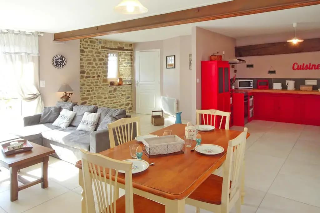 Semi Detached House, Bacilly - Miniature 8