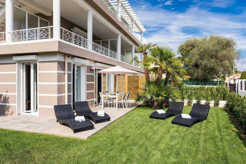 Villa Velvet - Miniature 8