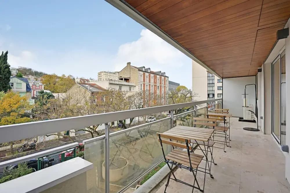 Charming Apt With AC & Balcony - Miniature 6