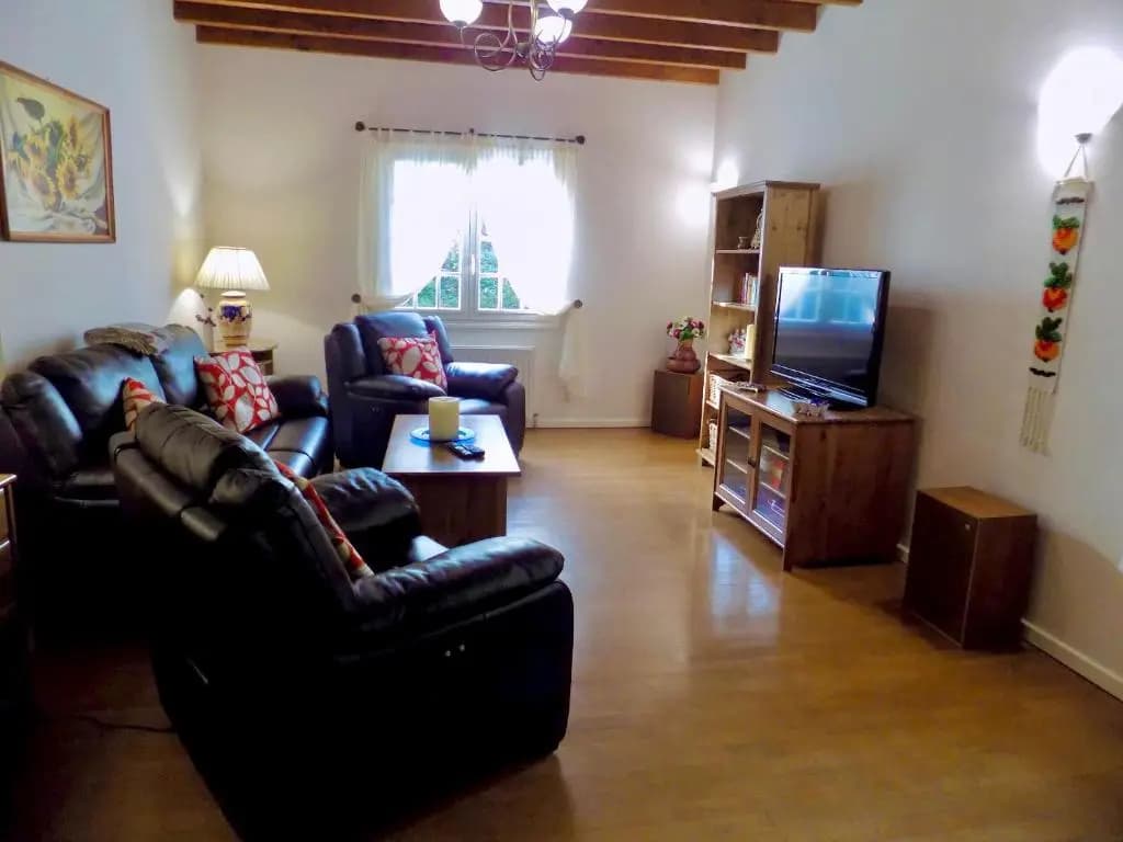 Charming Country Estate - Photo 3