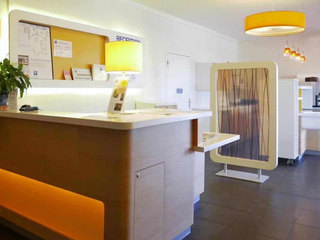 ibis budget Narbonne Sud - Photo 2