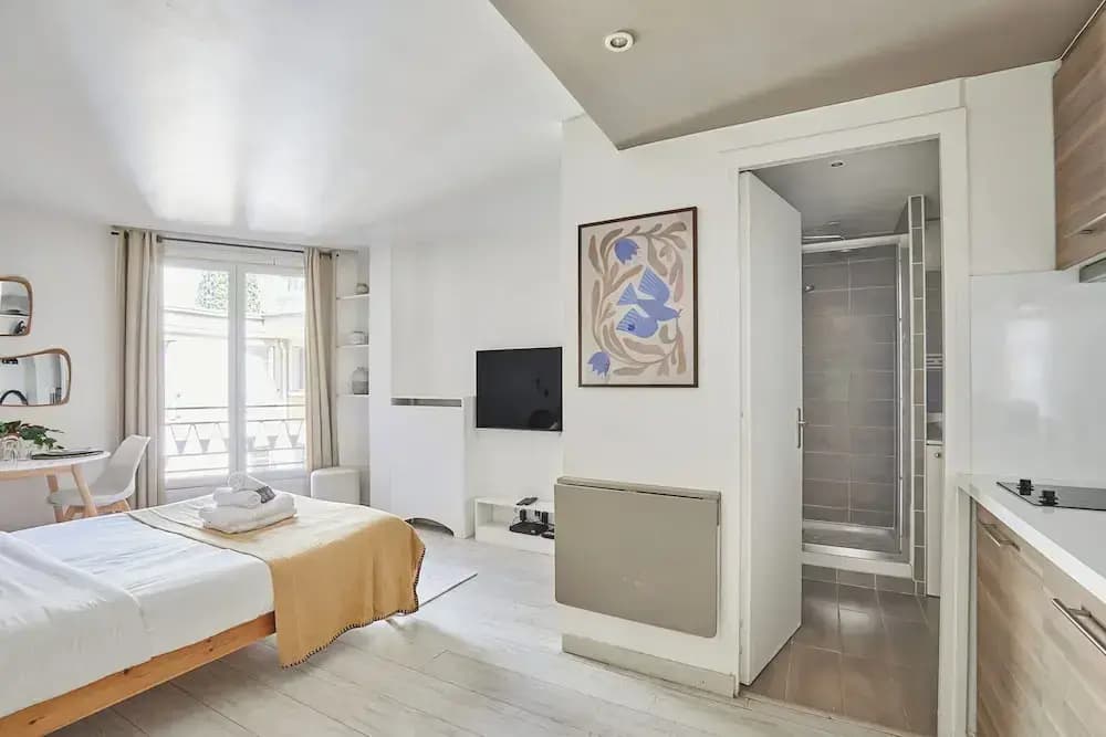 22 m2 Studio Located on the 6th Floor With Elevator: - 1 Bedroom With 140 cm Double bed - Television, Wifi - Equipped Kitc...