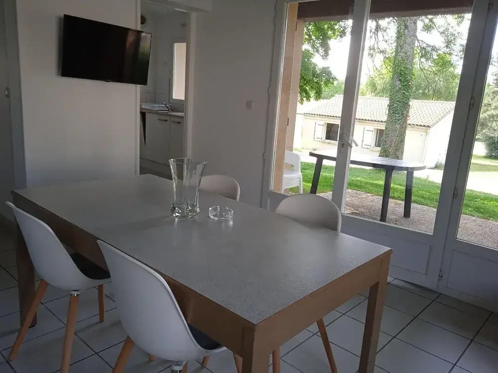 Holiday Home With Shared Pool - Miniature 6