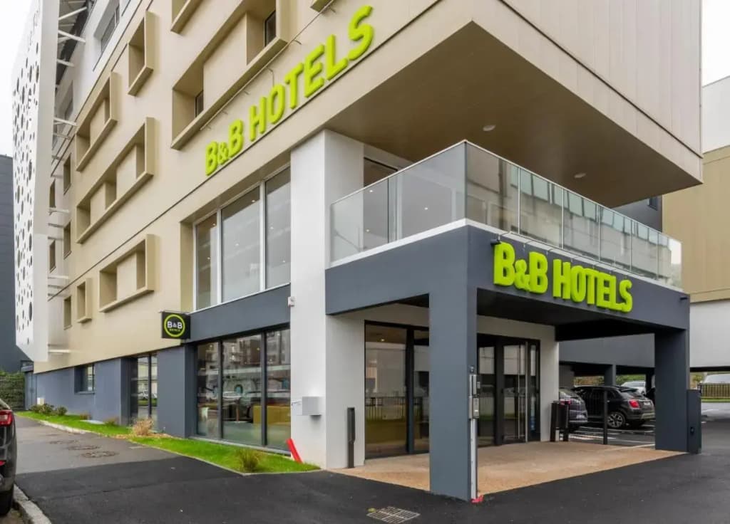 B&B HOTEL Brest Centre Port De Commerce - Photo 1