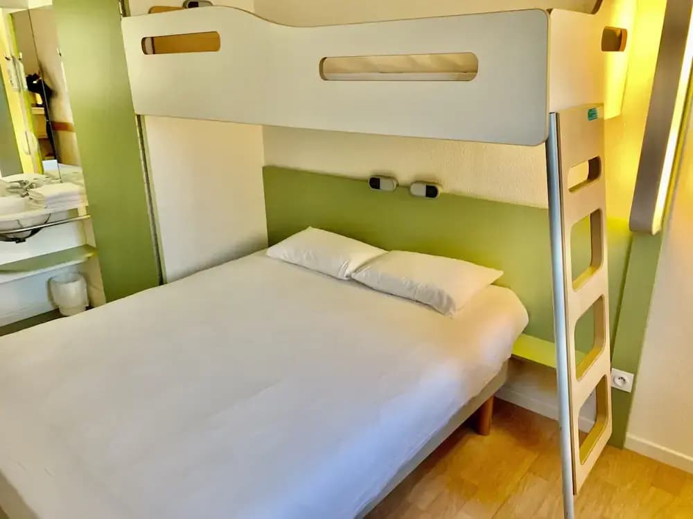 ibis budget Concarneau - Photo 3