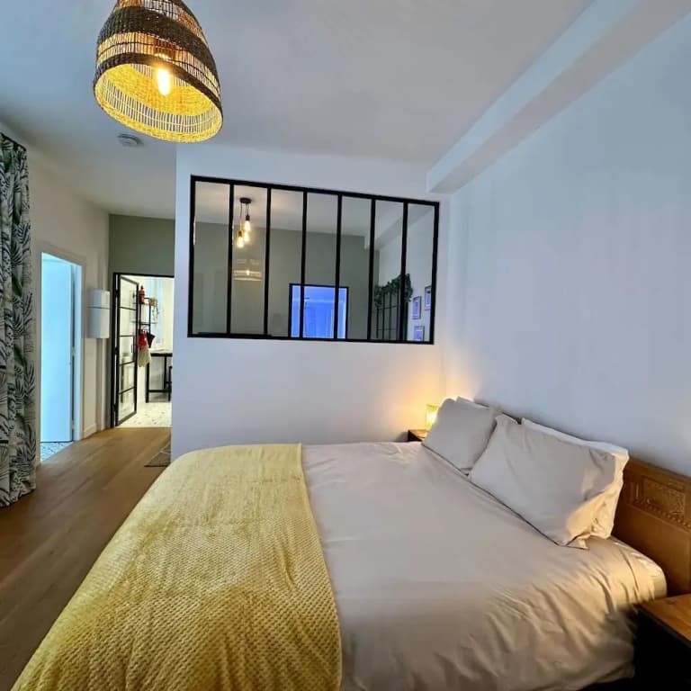 Paradis Calm Modern Studio Apt in Paris - Photo 3