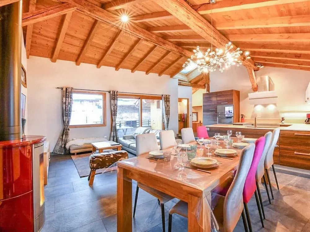 Cosy Chalet in Village of Les Allues - Miniature 8