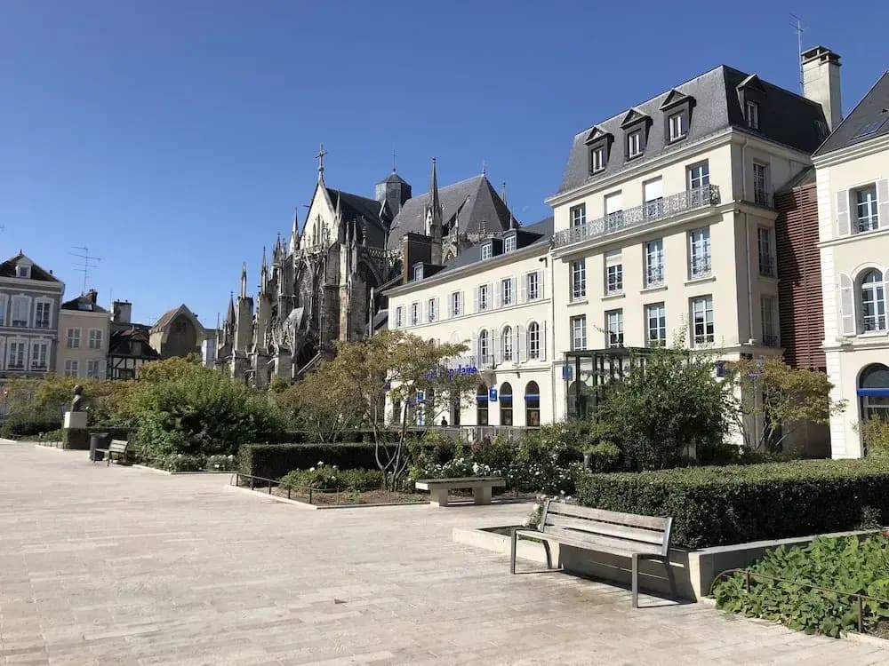 Charmant Zola - Photo 1
