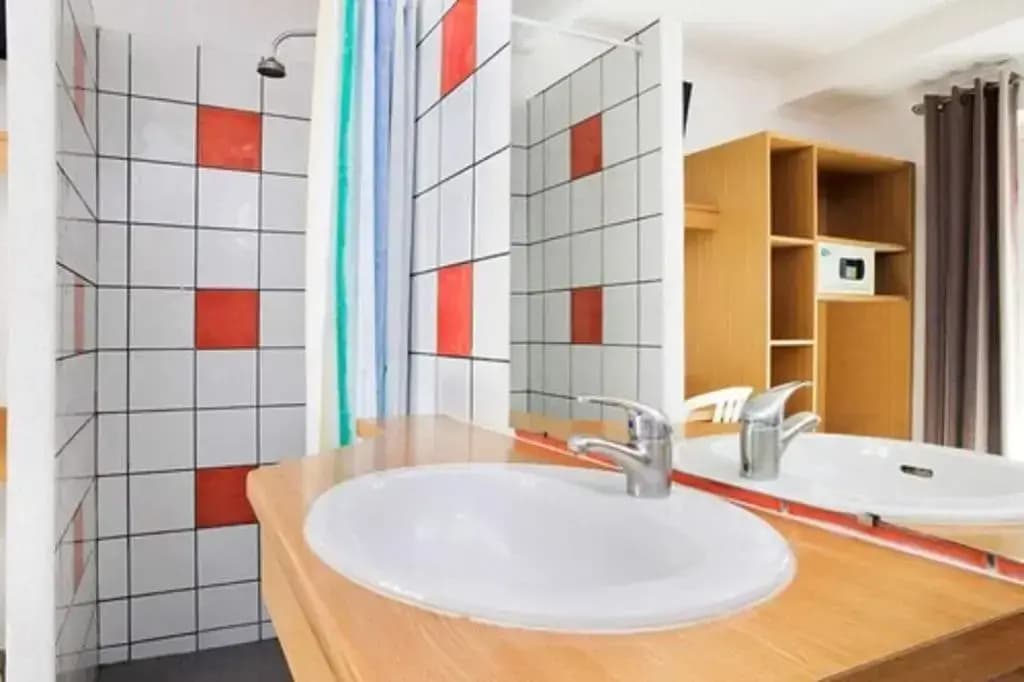 Auberge Internationale des Jeunes - Hostel - Miniature 7