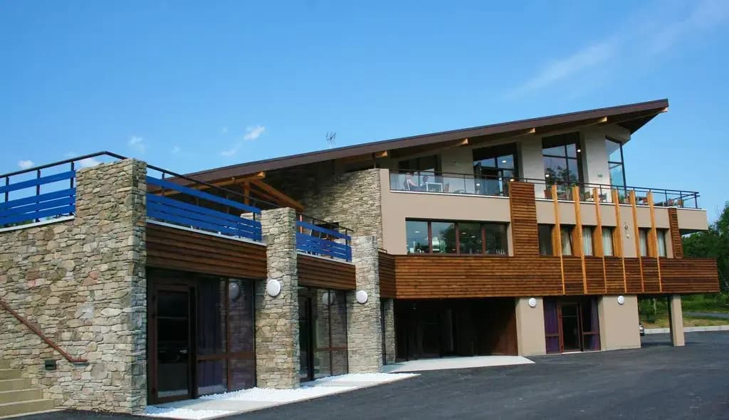 Hôtel le Pré du Lac - Photo 1