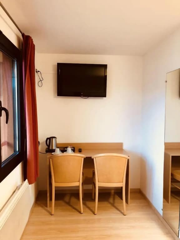 Hotel Restaurant Le Champs des Lys - Photo 1