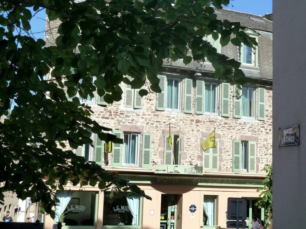 Logis Hôtel Restaurant du Midi - Photo 1