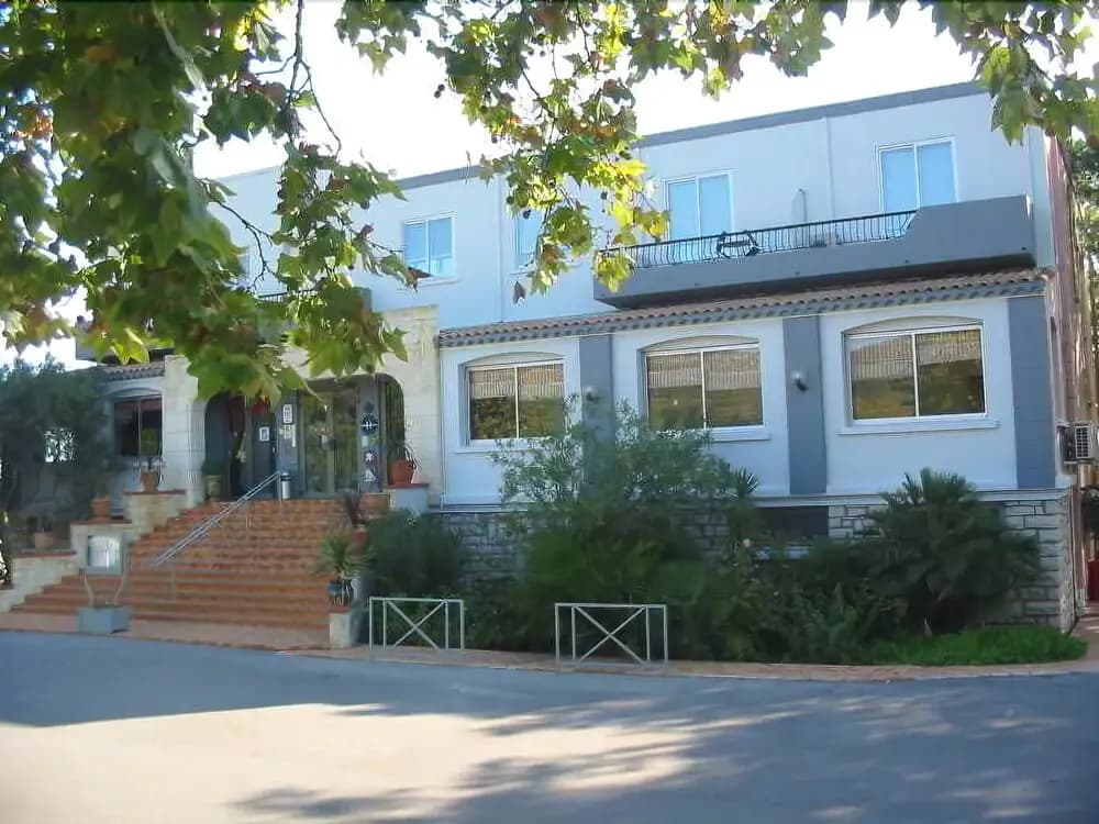 INTER-HOTEL MPL Ouest Hôtellerie de Balajan - Photo 1