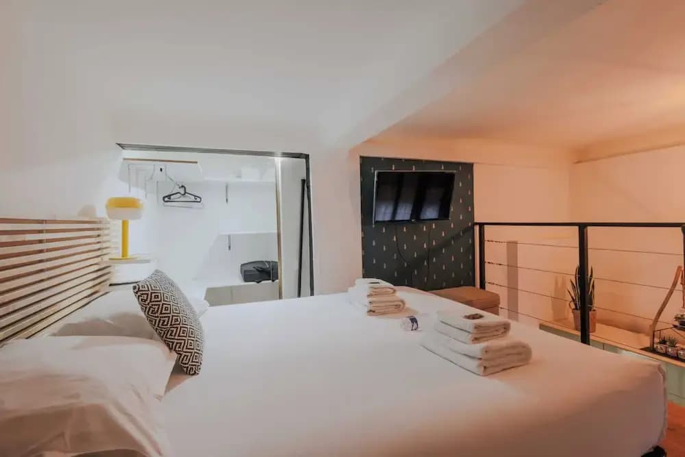 Comfortable Duplex in the Heart of Paris! - Photo 1