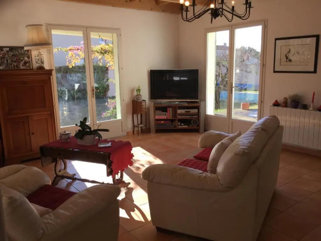 Jolie Maison de Vacances Avec Piscine Privée, Au Cœur du Village de Mouriès, Dans Le Parc Naturel Régional Des Alpilles, 4...