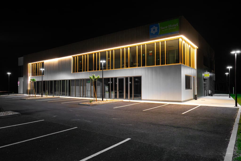 Sure Hotel by Best Western Les Portes de Montauban - Photo 1