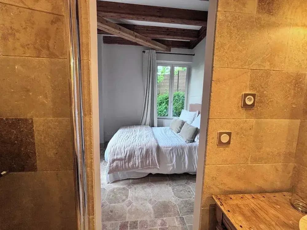 Exceptional 5 Bedroom House Near the Beach - Photo 2