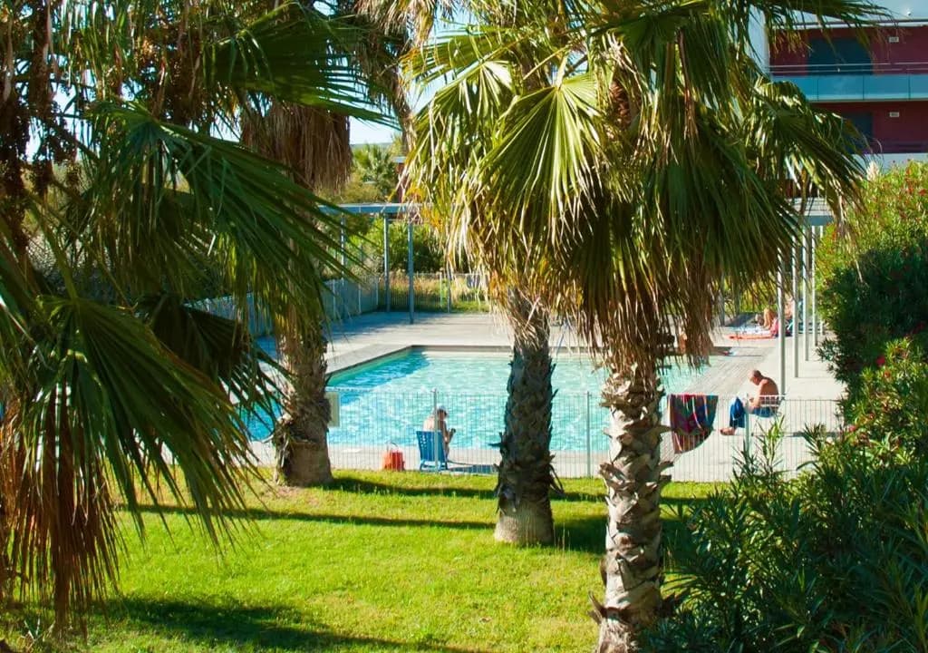 Spacieux T3, séjour climatisé, classé 4étoiles à 50m des plages dans une résidence de standing protégée - Miniature 8
