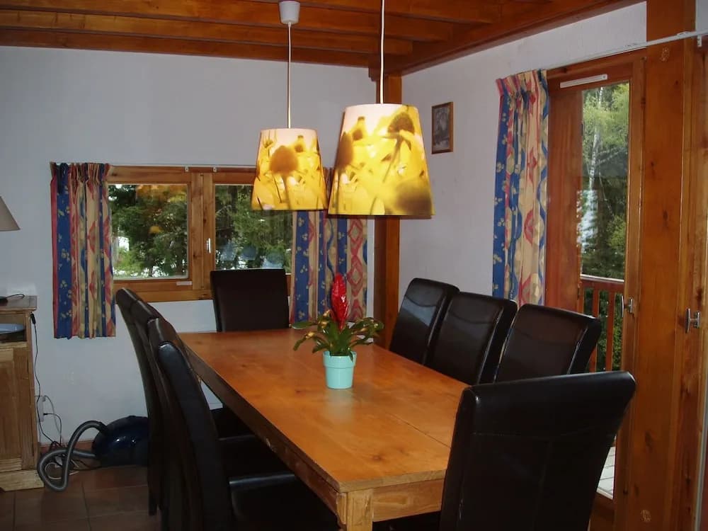 Mountain Chalet, hidden among the trees, with stunning views over lake - Photo 1