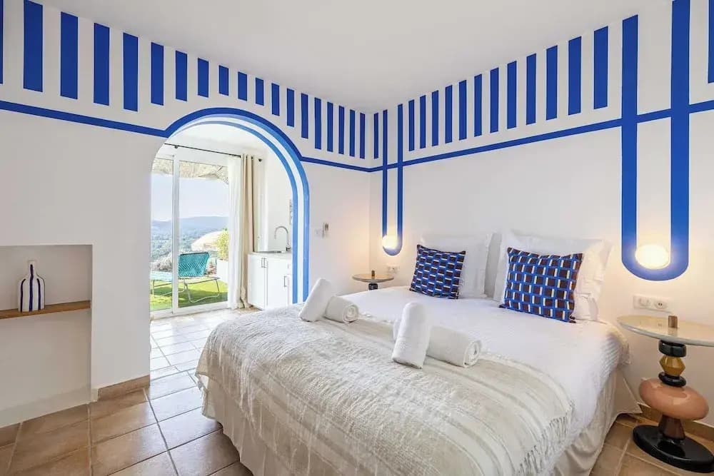 Bedroom in a Sublime Provencal Villa - Photo 2