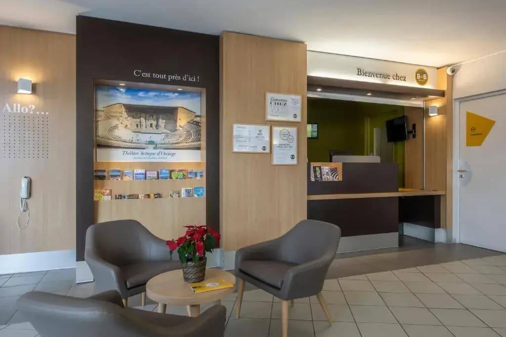B&B Hotel ORANGE - Echangeur A7 A9 - Photo 2