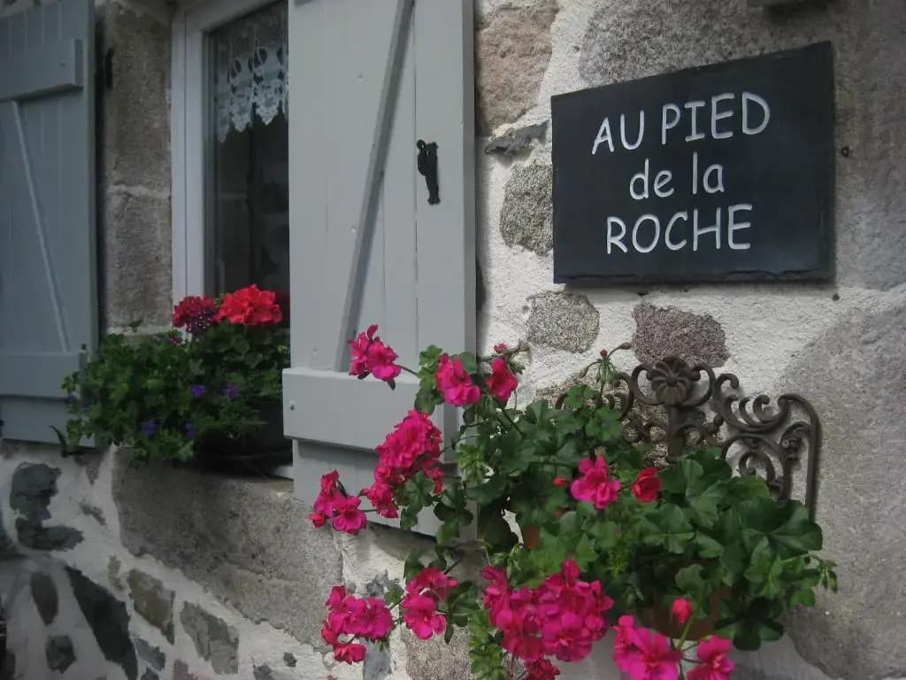 Au Pied de la Roche - Photo 1