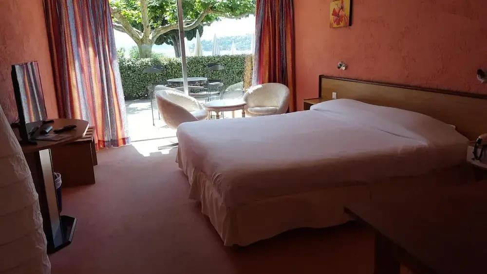 83 Hotel - Photo 4
