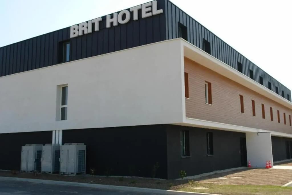 Brit Hotel Vannes-Theix - Photo 1