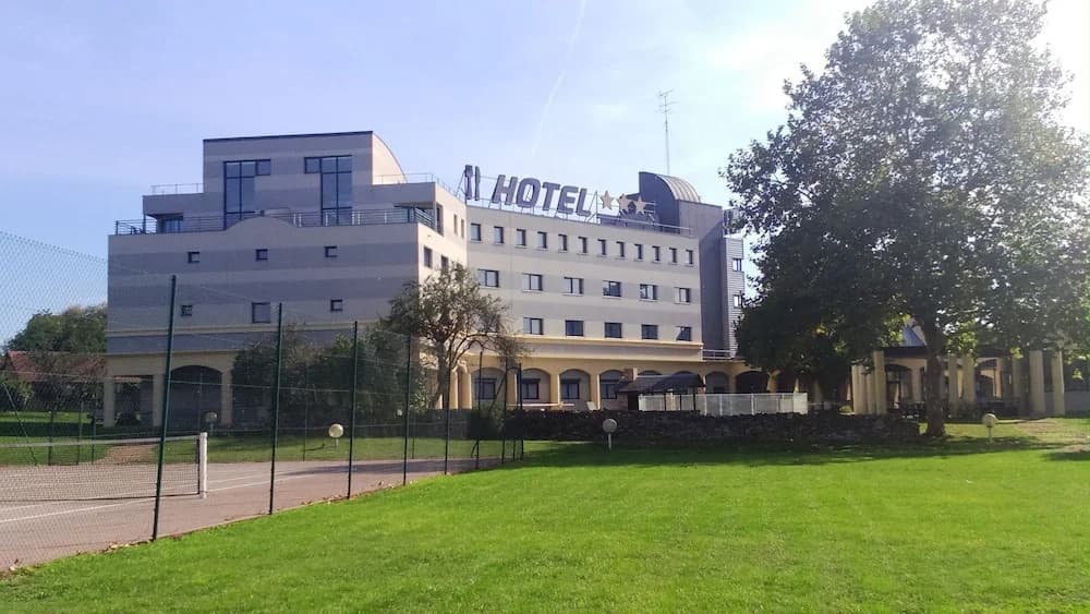 Hotel Le Paddock - Photo 1