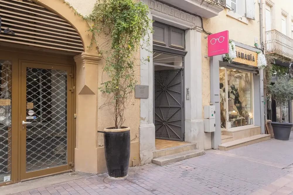 Central Narbonne with Rooftop Terrace - Photo 1