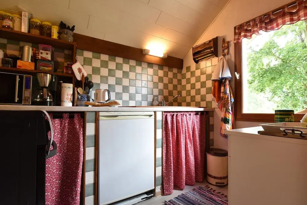 Quiet Chalet With Garden - Photo 4