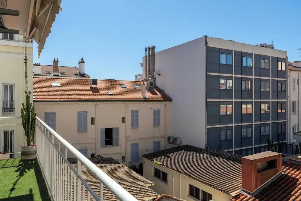 Cozy 2 Bedroom Apartment in the Heart of Cannes - Miniature 6