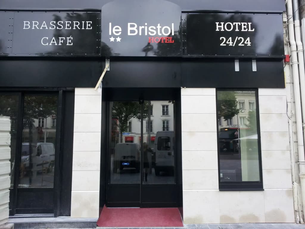 Hôtel Bristol Reims - Photo 1