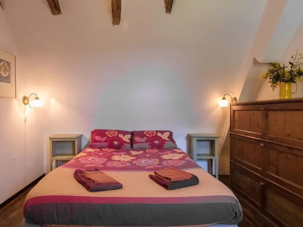 Beautiful Property With Three Houses, Three Swimming Pools, and Magnificent Views - Miniature 6