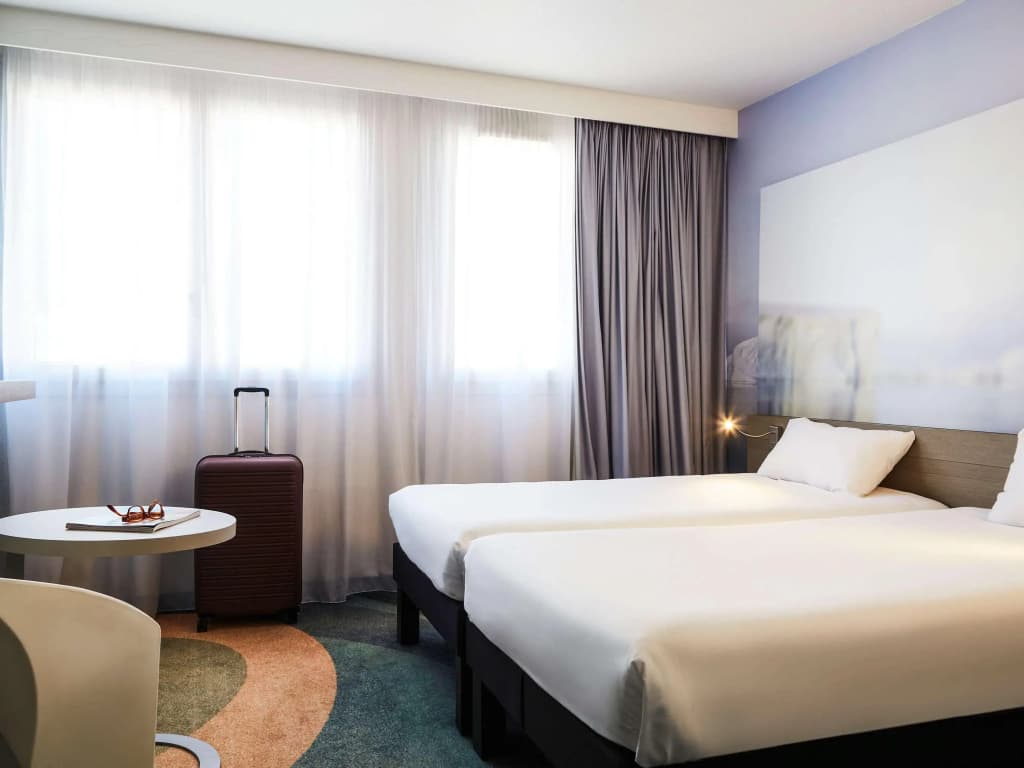 ibis Styles Toulon Centre Port - Photo 2