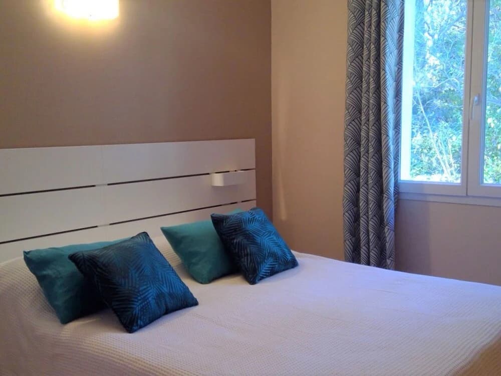 Spacious, Luxury Villa With Private Pool and Billiard Room, Near Idyllic Village - Photo 1