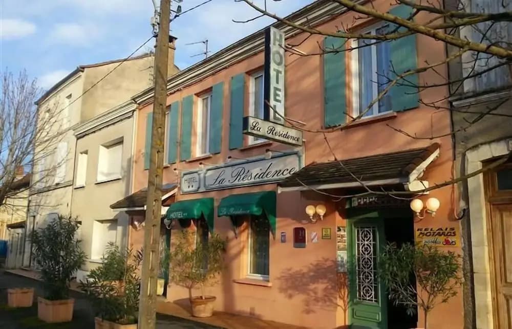 Hôtel La Résidence - Photo 1