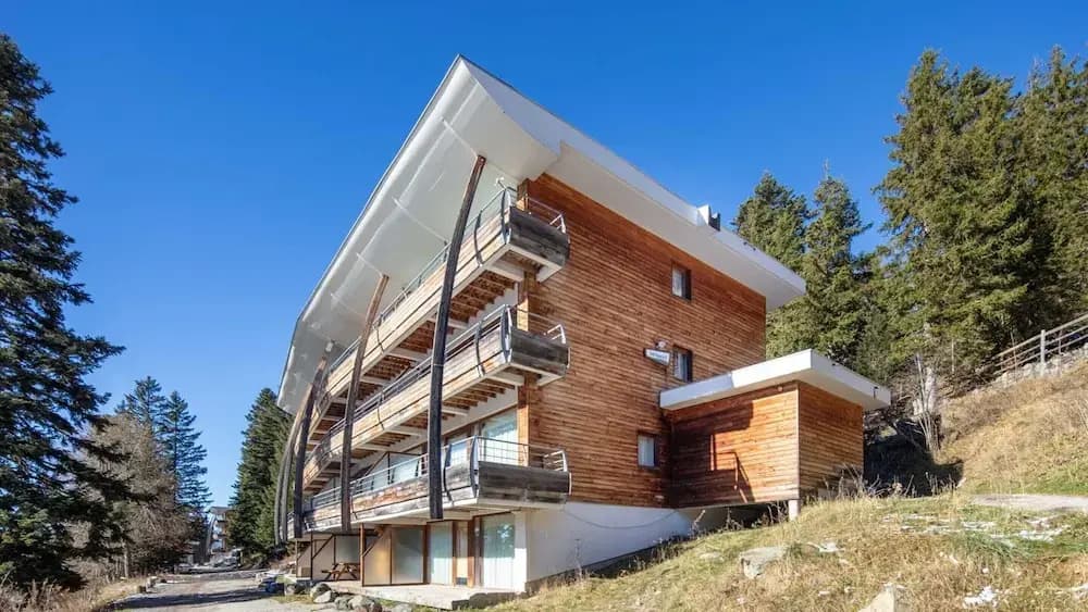 Stylish Alpine Stay for 6 Guests - Miniature 8