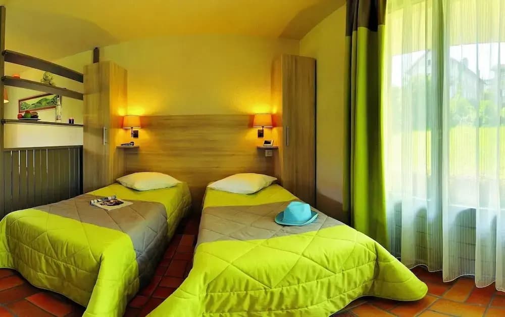 Apartment With Balcony or Terrace - Photo 4