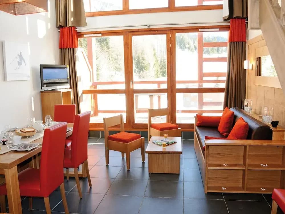 Apartment in France With Balcony Views - Photo 5