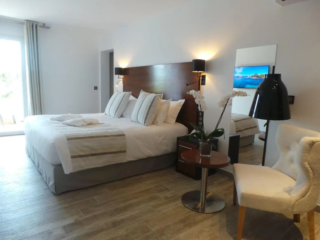 Isulella Hotel & restaurant - Photo 1
