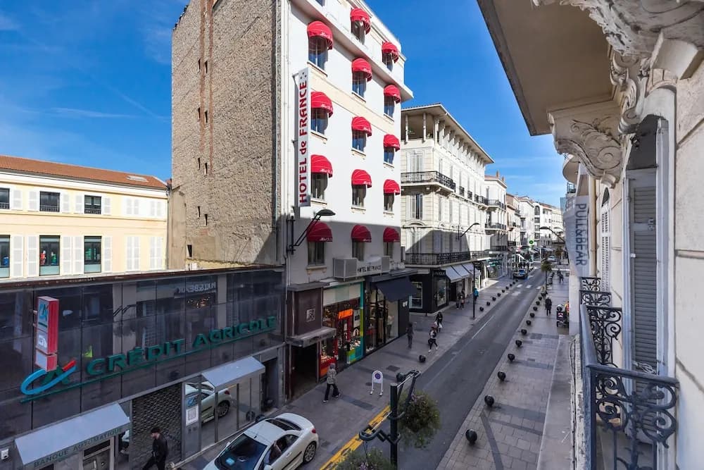 ACCI Cannes rue d'Antibes - Photo 1