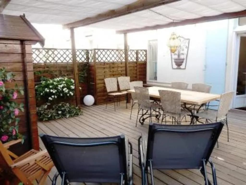 Beautifully decorated two bedroom apartment in the heart of Cannes five minutes walk from Palais 409 - Miniature 8