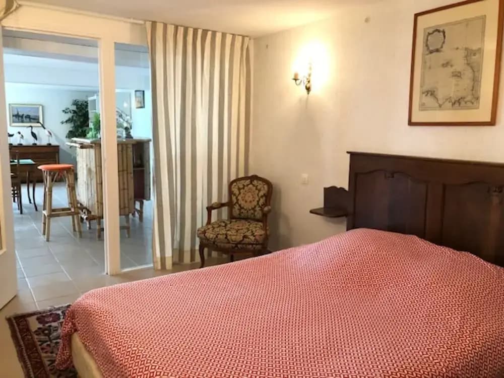 1-bedroom Apartment With View of Private Beach - Photo 3