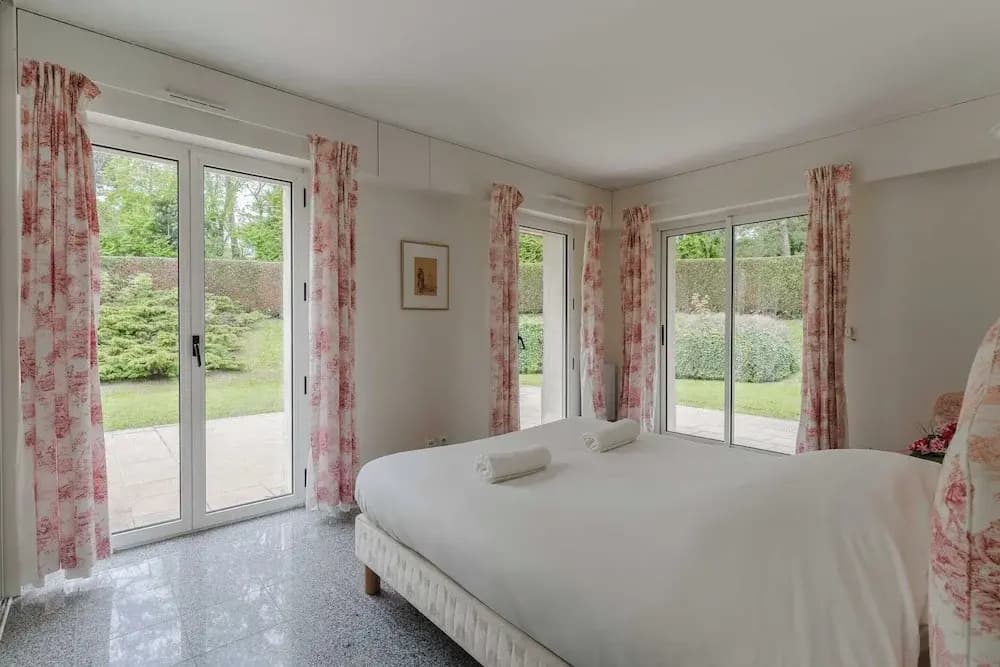 Luxury Haven With Pool, Tennis and Large Garden - Miniature 6