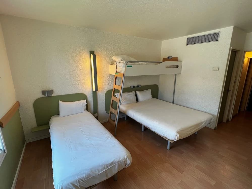ibis budget Marseille Est Porte d'Aubagne - Photo 2