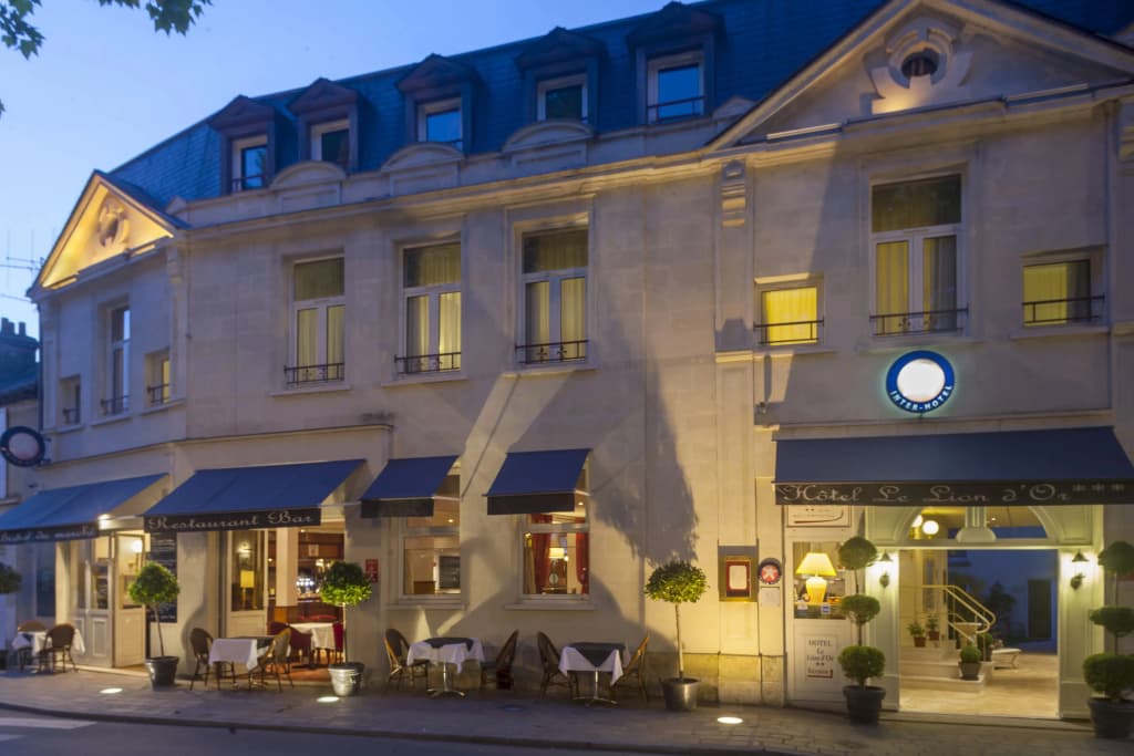 Brit Hotel Chinon le Lion d'Or - Photo 1