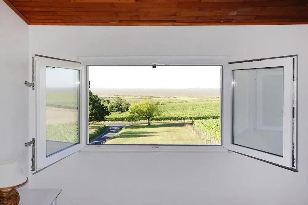 Holiday Home in Chenac With Stunning Terrace Views - Miniature 6