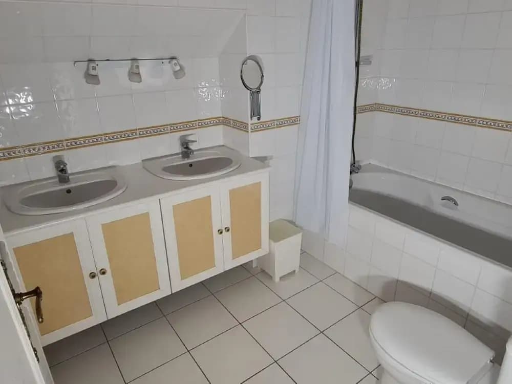 Beautiful Holiday Home With Private Pool - Miniature 8
