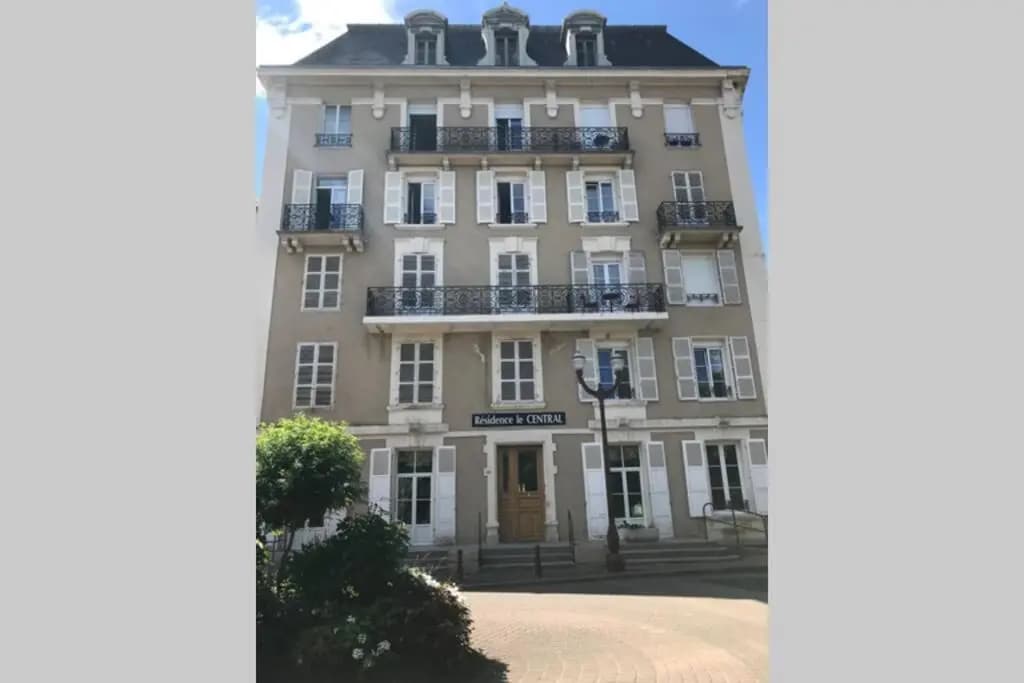 Vittel, Appt 55 M2, En Face du Parc Thermal - Photo 1